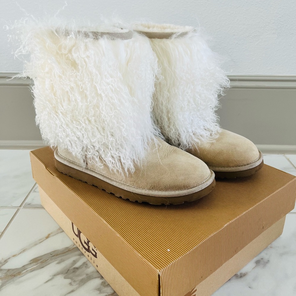 Ugg sheepskin cuff boot Size 6